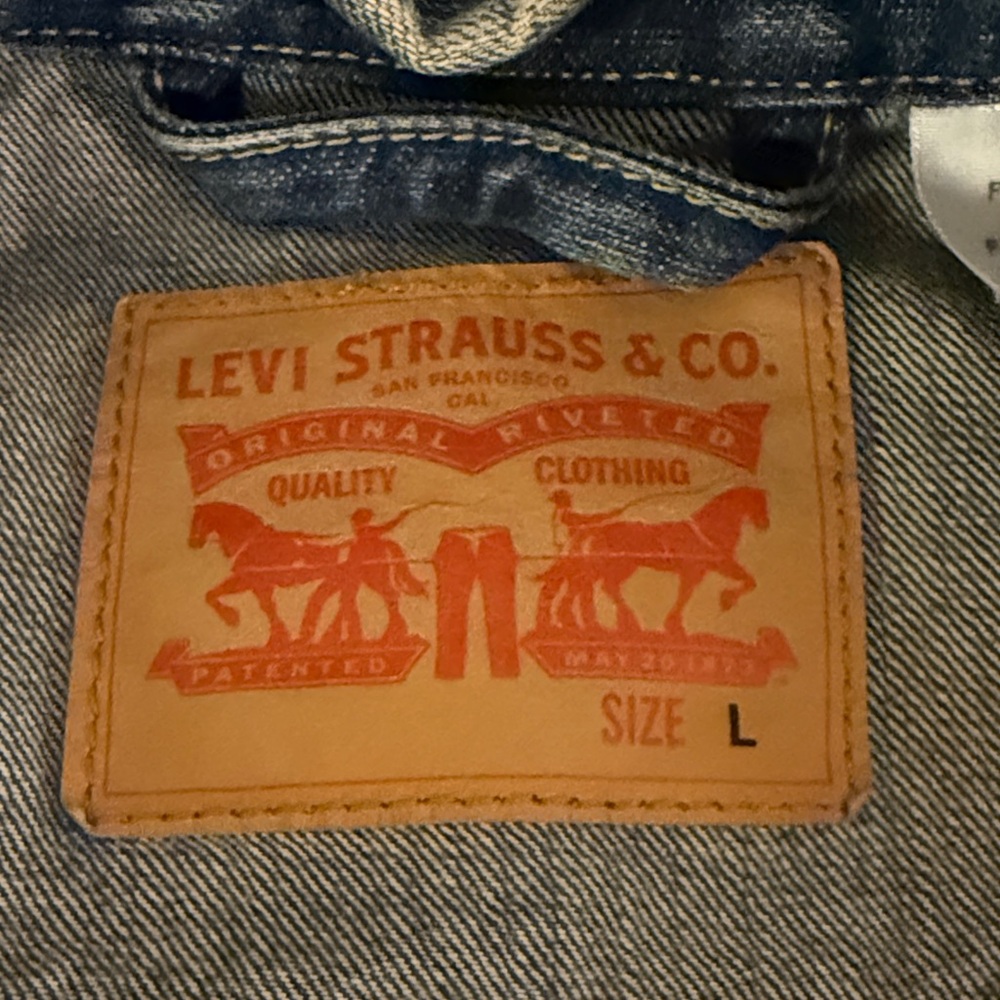 Levi's Classic Denim Jacket with Brown Patch - image 2
